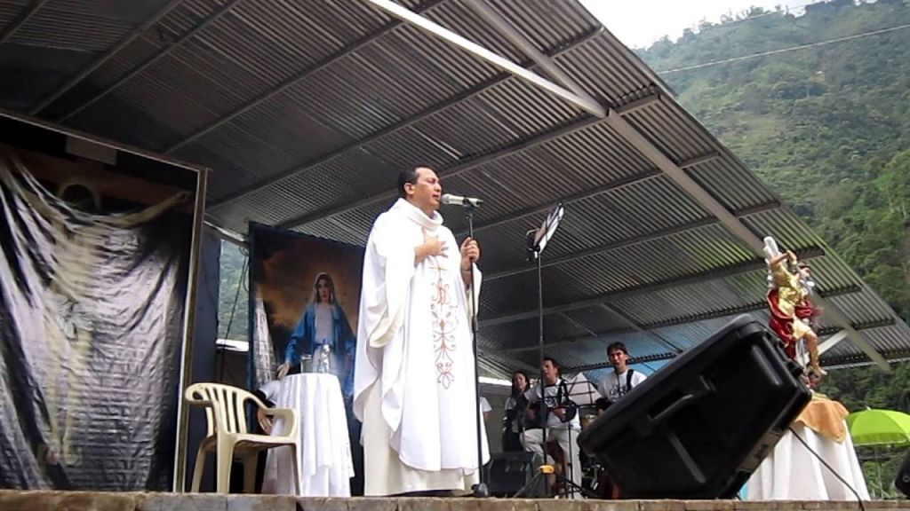 A exorcizar sus demonios. Detienen al sacerdote Fredy, por violador.