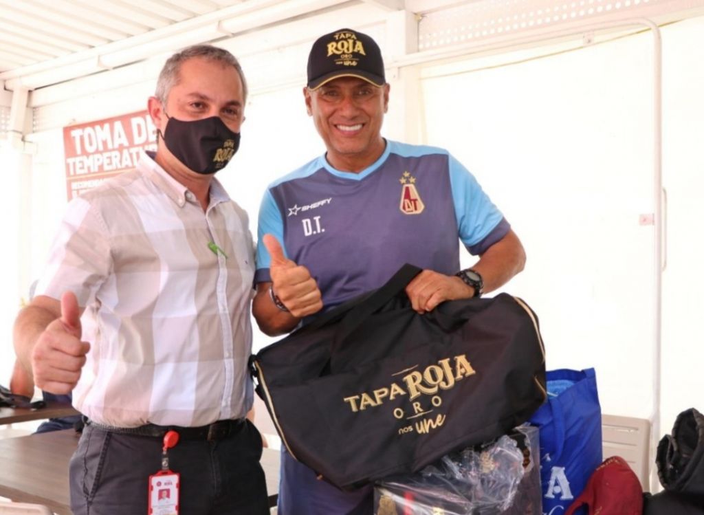 Al mejor estilo tolimense, la Fábrica de Licores del Tolima compartió con el equipo pijao