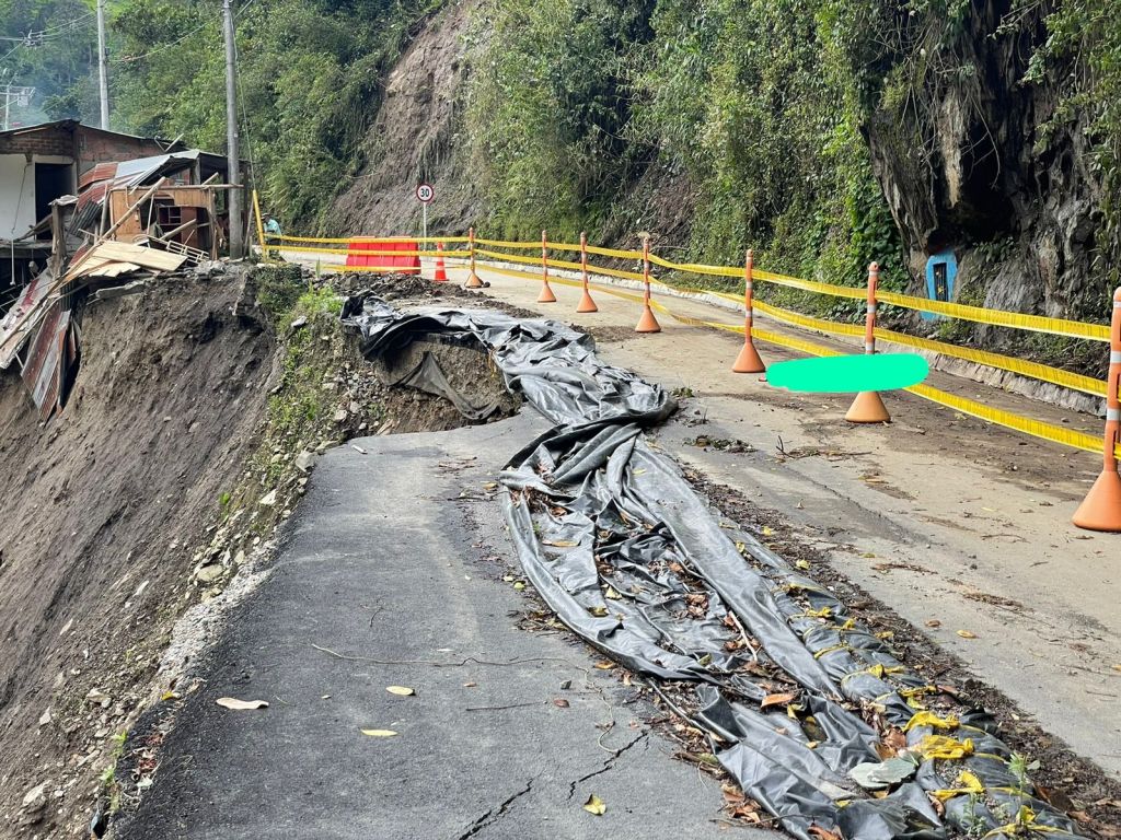 Suspendido el paso vehicular al sector de Juntas, vía al Nevado