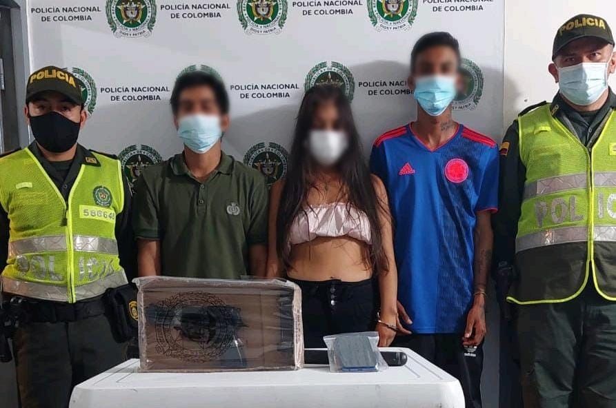 3 personas para robarse un celular en el barrio belén de Ibagué