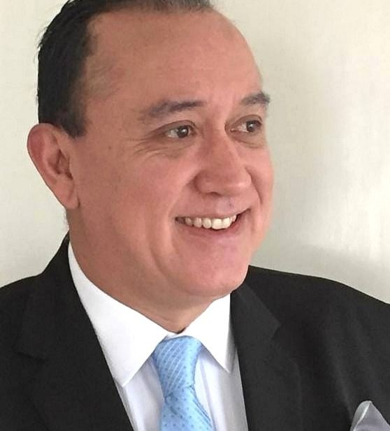 Ni la derecha, ni la izquierda. Literal el centro no existe.