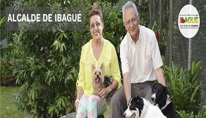 Esposa del alcalde de Ibagué, desecho sentarse al pie de él