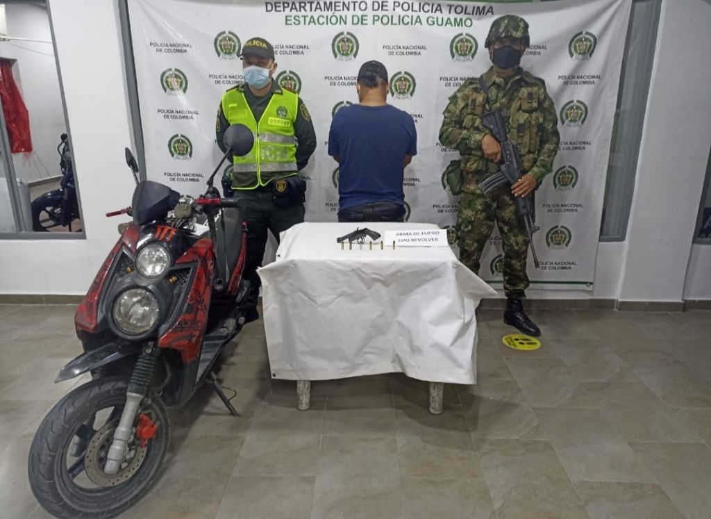 Ejército detiene a dos sujetos buscados por las autoridades