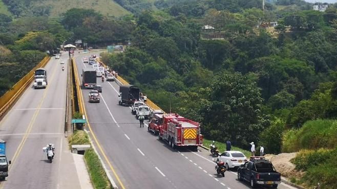 Policía salvó joven que pretendía suicidarse en puente de la variante