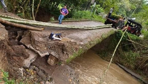 Decretan calamidad pública en Fresno por fuertes lluvias.