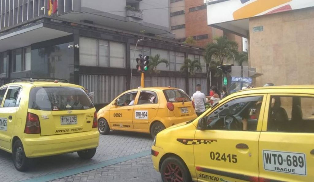 Taxista estuvo a punto de asesinar una persona, porque le tocó el carro