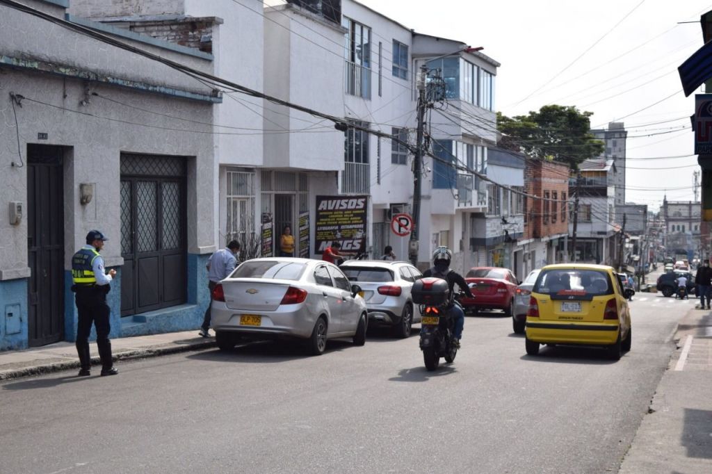 25 comparendos en dos días, por parquear mal en la carrera sexta de Ibagué