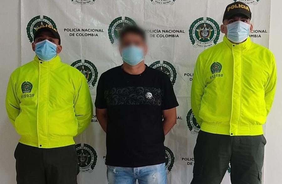 Por denuncia de vecinos capturan sujeto que golpeaba a su esposa