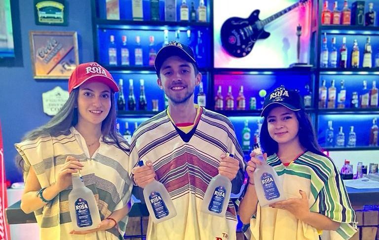 Aguardiente Tapa Roja se posiciona en el comercio Internacional