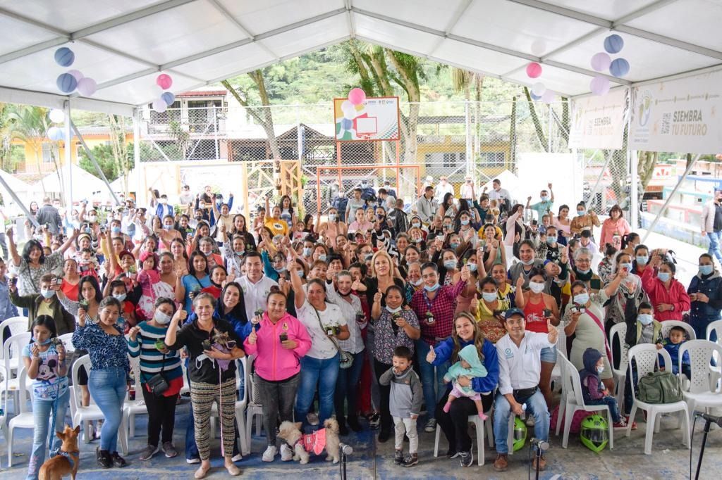 "Conmemoramos el día de la mujer entregando 80 estufas ecoeficientes en el Cañón del Combeima": Olga Lucía Alfonso Lannini, directora de Cortolima